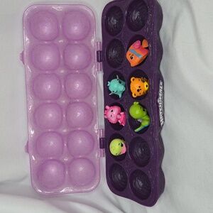 Hatchimals Colleggtables Egg carton Carrying Case With Little Tiny Animals